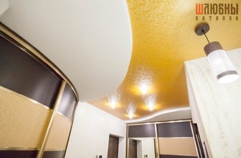 Желтый двухуровневый потолок